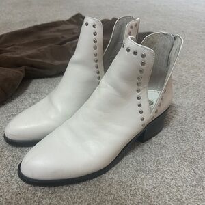 White Steve Madden stuffed booties 7.5